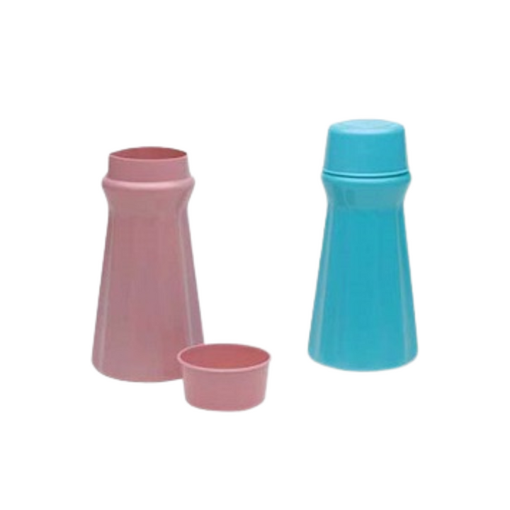 A versatile carafe with a sterilizable lid that doubles as a cup. Made from reusable polypropylene, it holds hot or cold liquids for convenient use.