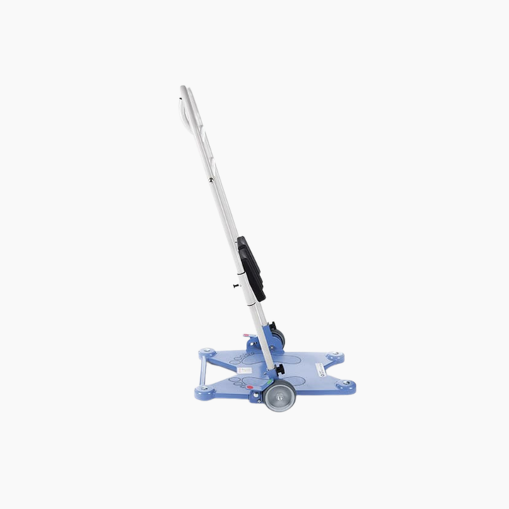 The Switch has four corner-mounted swivel castors alongside two independently braked, central wheels. This helps distribute the patient's weight more widely and evenly, ensuring excellent stability and manoeuvrability.
