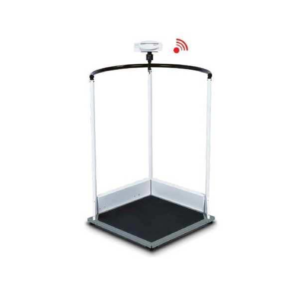 A seca 644 multifunctional scale with a sturdy handrail and a low-profile platform, designed for weighing heavy patients. The scale features a high weight capacity, an optional measuring rod, and seca 360° wireless technology for seamless data transmission.